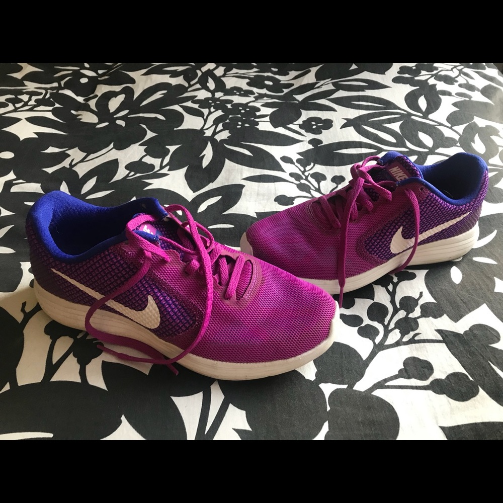 Nike revolution 3
